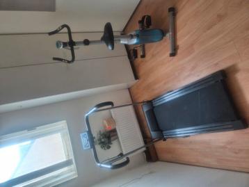 Hometrainer en loopband te koop beschikbaar voor biedingen