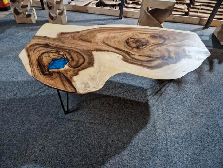 Unieke suarhout salontafel organische vorm met epoxy blauw., Huis en Inrichting, Tafels | Salontafels, Nieuw, Minder dan 50 cm