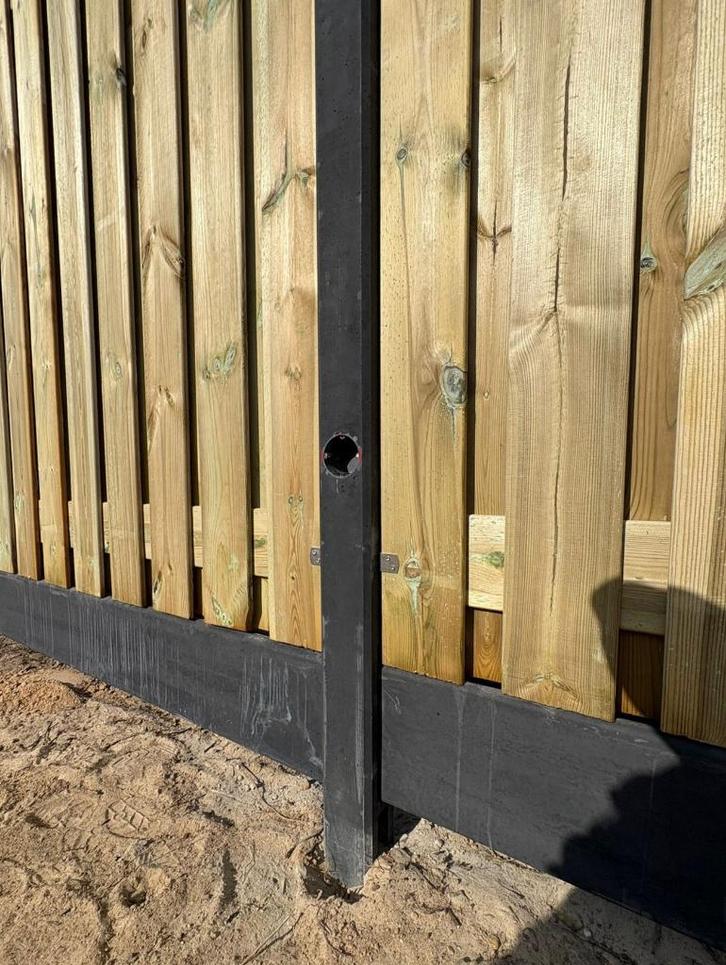 UNIEK Powerpaal Beton schuttingpaal mét stroomvoorbereiding, Tuin en Terras, Schuttingen, Nieuw, Overige materialen, 2 meter of meer