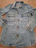 Nieuwe spijkerjas maat M valt als S., Kleding | Dames, Jassen | Zomer, Ophalen of Verzenden, Nieuw, Maat 36 (S), Blauw