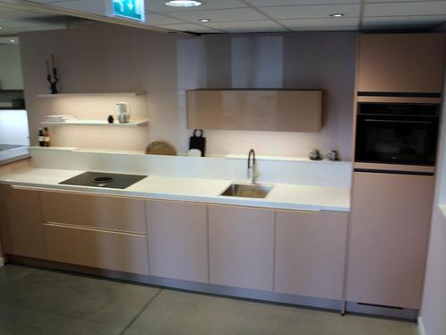 S8 Trendy rechte keuken met vensterbanken, Huis en Inrichting, Keuken | Complete keukens, Nieuw, Enkelwandige keuken, Overige kleuren