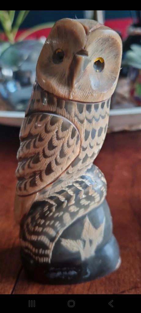 Handgesneden Uil op Buffelhoorn - 1970, Verzamelen, Beelden en Beeldjes, Zo goed als nieuw, Dier, Ophalen of Verzenden