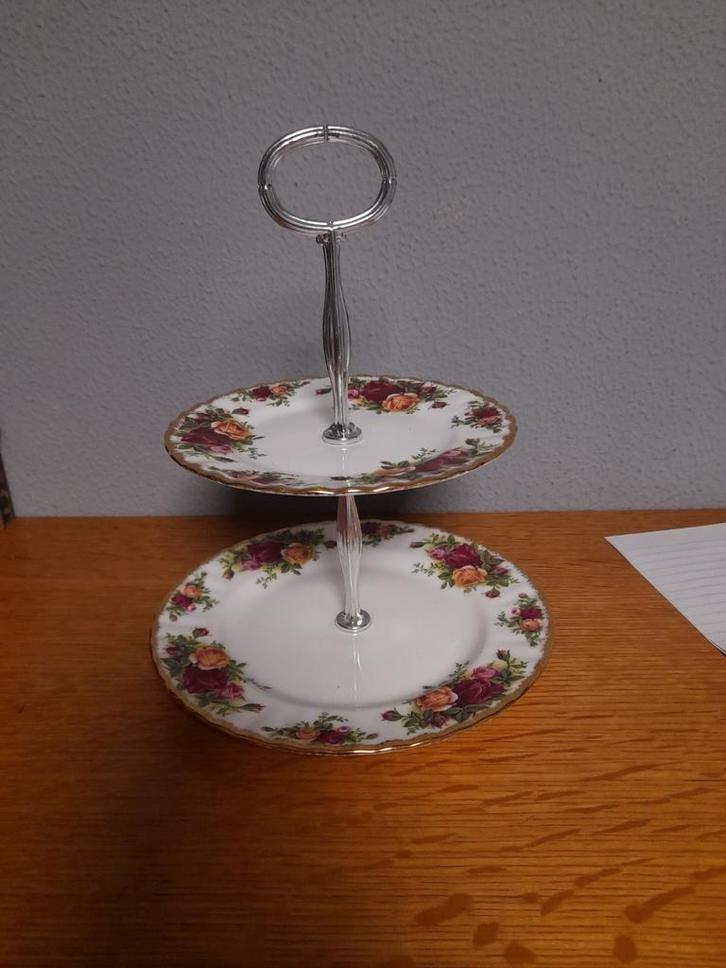 Adv 71 royal albert old country rose etagere klein, Antiek en Kunst, Antiek | Servies los, Ophalen of Verzenden