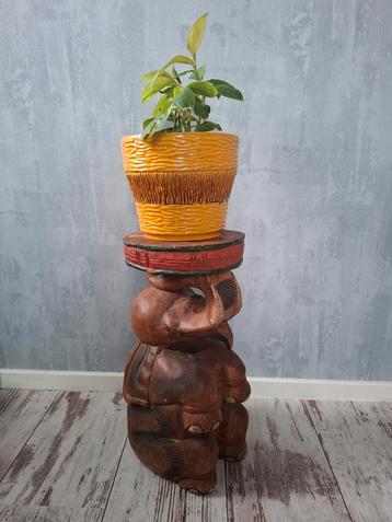 Vintage houten plantentafeltje, olifant, houtsnijwerk beschikbaar voor biedingen