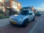 Mini 1.6 16V Cooper 2002 Grijs, Auto's, Voorwielaandrijving, 15 km/l, 4 cilinders, 4 stoelen