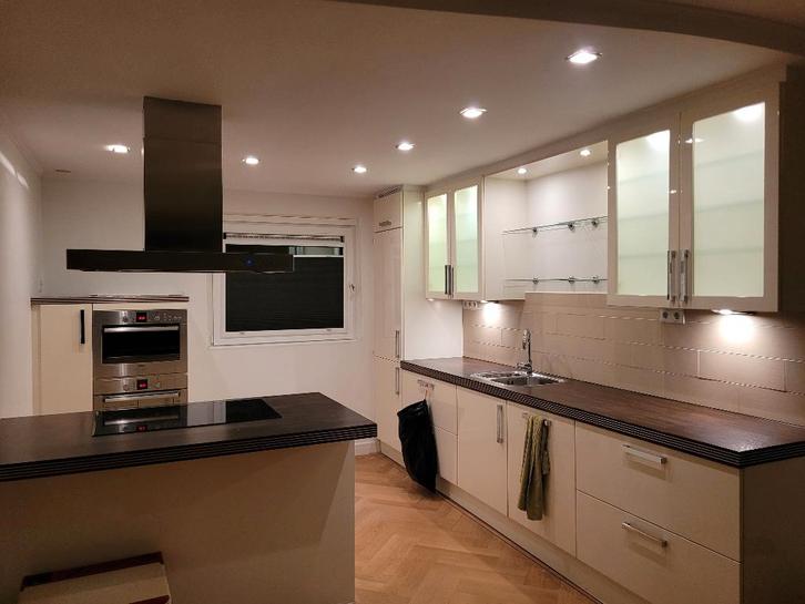 Keuken met schiereiland incl. apparatuur, Huis en Inrichting, Keuken | Complete keukens, Gebruikt, Overige typen, Wit, Hout, Met kookeiland