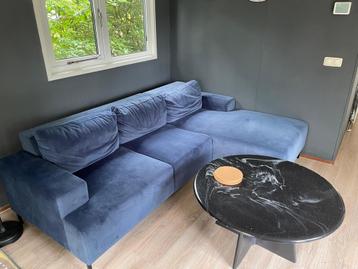 Moderne blauwe hoekbank beschikbaar voor biedingen