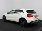 Mercedes GLA-klasse 200 Airco Cruise Leer Trekhaak Aut Led, Auto's, Gebruikt, 715 kg, Lichtsensor, Wit
