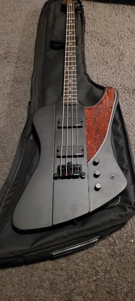 Harley Benton Bass met Gigbag, Muziek en Instrumenten, Snaarinstrumenten | Gitaren | Bas, Zo goed als nieuw, Elektrisch, Ophalen