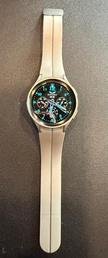 Samsung Galaxy Watch 5 pro, Sieraden, Tassen en Uiterlijk, Smartwatches, Zo goed als nieuw, Android, Grijs, Ophalen