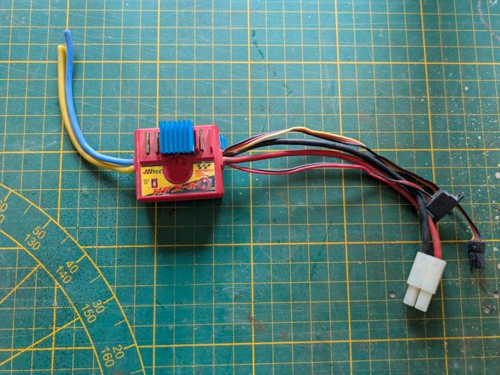 Vintage Hitec HFX-R brushed esc regelaar, Hobby en Vrije tijd, Modelbouw | Radiografisch | Auto's, Onderdeel, Overige schalen