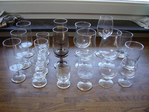 16 diverse glazen, Huis en Inrichting, Keuken | Servies, Glas of Glazen, Overige stijlen, Glas, Verzenden
