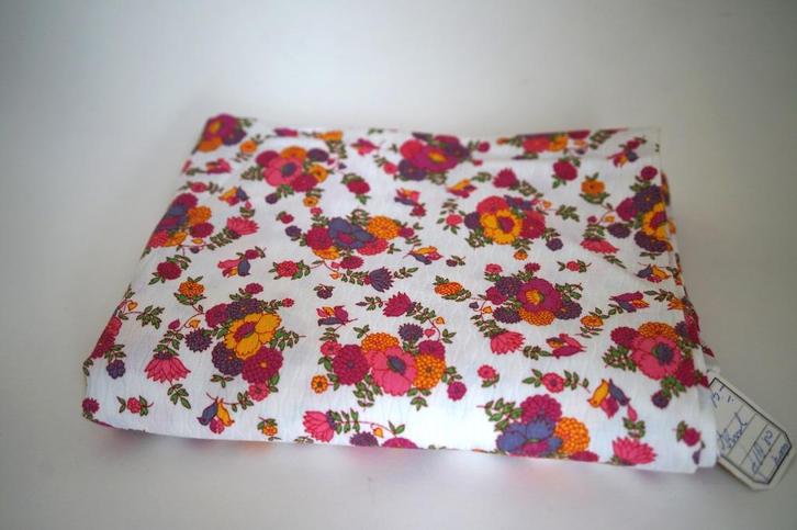 Vintage Frans style de Boussac stof antifroiss bloem ruit, Hobby en Vrije tijd, Stoffen en Lappen, Zo goed als nieuw, Katoen, 30 tot 120 cm