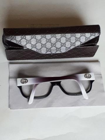 Tijdloze originele bril van het bekende brillenmerk Gucci. beschikbaar voor biedingen