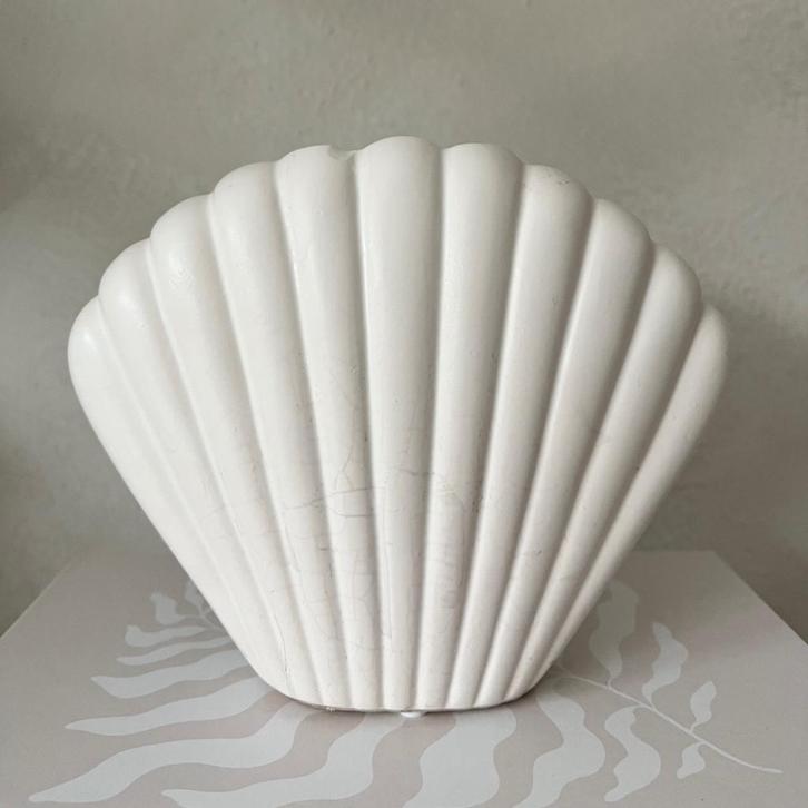 Schelp vaasje strand zee crème wit deco vaas vintage look, Huis en Inrichting, Woonaccessoires | Vazen, Gebruikt, Wit, Minder dan 50 cm