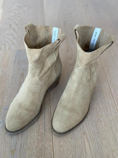 Suede Cowboy-Style Ankle Boots – Size 36 – Chic & Comfy, Kleding | Dames, Schoenen, Zo goed als nieuw, Zwart, Ophalen of Verzenden