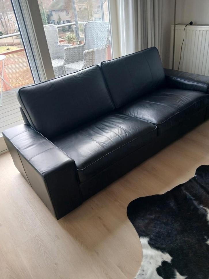 Zwarte leren IKEA Kivik 3-zits bank - Zo goed als nieuw!, Huis en Inrichting, Banken | Bankstellen, Zo goed als nieuw, Rechte bank