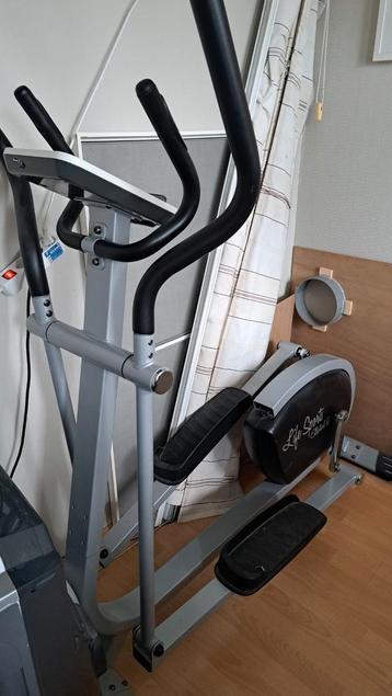 Moet weg. Crosstrainer, zie foto's beschikbaar voor biedingen