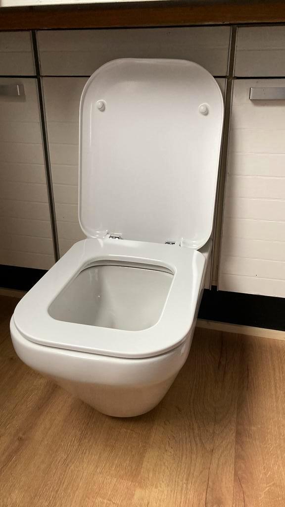 PRACHTIGE IDEAL STANDARD TOILETPOT MET SOFTCLOSE DEKSEL, Doe-het-zelf en Verbouw, Sanitair, Nieuw, Toilet, Ophalen