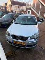 Volkswagen polo optive metallic, Auto's, Euro 5, Stof, Zwart, 4 cilinders