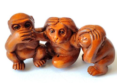 Boxwood Netsuke van drie aapjes horen zien en zwijgen, Antiek en Kunst, Kunst | Niet-Westerse kunst, Ophalen of Verzenden