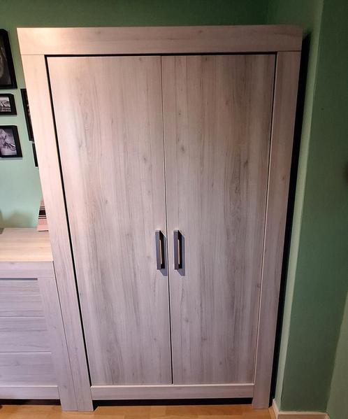 Kledingkast + ledikant - KLEIN PRIJSJE, Kinderen en Baby's, Kinderkamer | Commodes en Kasten, Zo goed als nieuw, 105 cm of meer
