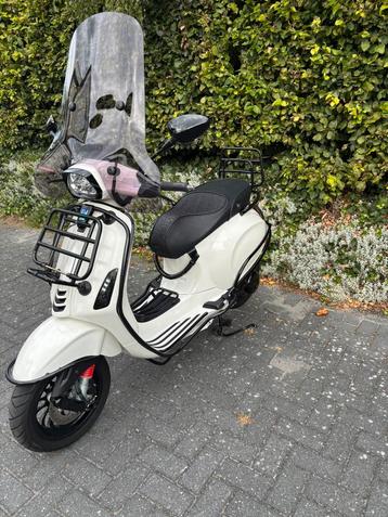 Vespa Piaggio Sprint E5 Snorscooter van 1e eigenaar beschikbaar voor biedingen