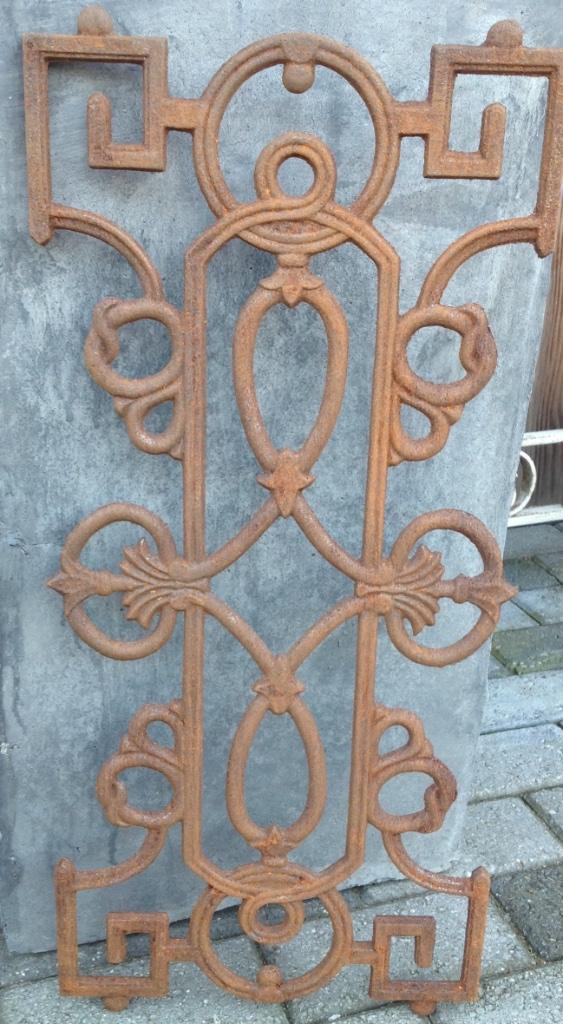 Deurrooster gietijzer finn 68/30,5 in twee kleuren., Antiek en Kunst, Curiosa en Brocante, Verzenden
