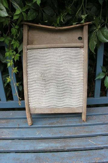Oud wasbord beschikbaar voor biedingen