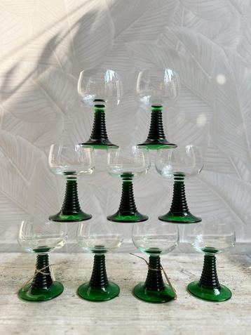 5 Vintage wijnglazen groene voet Roemer beschikbaar voor biedingen