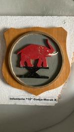 KNIL Gadja Merah Infanterie 10, Verzamelen, Ophalen of Verzenden, Landmacht, Nederland, Embleem of Badge