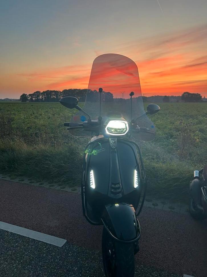 Vespa sprint iget 2020 zelioni, Fietsen en Brommers, Scooters | Vespa, Zo goed als nieuw, Vespa S, Maximaal 45 km/u, Benzine, Ophalen