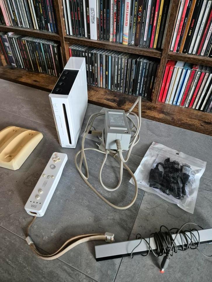 Nintendo Wii + Controller & Kabels, Spelcomputers en Games, Spelcomputers | Nintendo Wii, Gebruikt, Met 1 controller, Ophalen of Verzenden