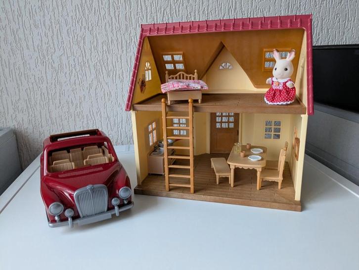 Sylvanian families starters huisje met auto, Verzamelen, Poppenhuizen en Toebehoren, Gebruikt, Poppenhuis, Ophalen of Verzenden