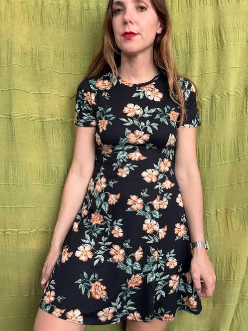 Jurkje zwart bloemenprint - Primark - 36/S/small, Kleding | Dames, Jurken, Gedragen, Maat 36 (S), Zwart, Boven de knie, Ophalen of Verzenden