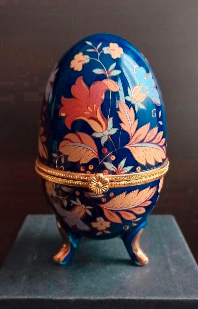 Vintage Chintz Egg Shaped Ceramic Trinket Box, Antiek en Kunst, Antiek | Porselein, Ophalen of Verzenden