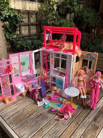 Origineel Barbie huis inclusief 4 Barbie en 3 Chelsea poppen beschikbaar voor biedingen