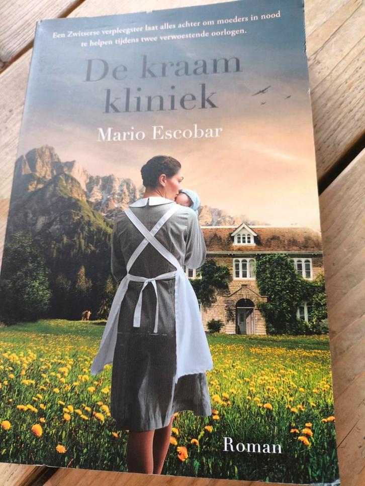 De Kraamkliniek - Mario Escobar, Boeken, Romans, Gelezen, Nederland, Ophalen of Verzenden