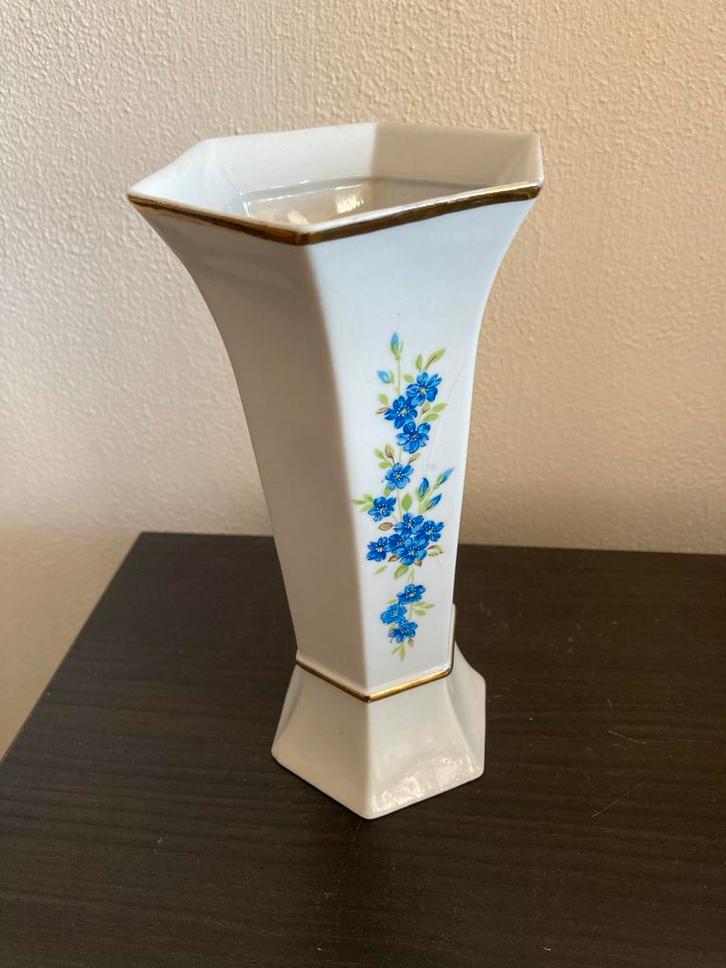 Klassiek porseleinen vaasje met korenbloemen, Antiek en Kunst, Antiek | Keramiek en Aardewerk, Ophalen of Verzenden