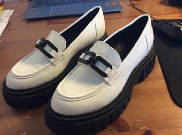 Catwalk Damesschoenen wit met zwarte zool Als nieuw. Maat 39 beschikbaar voor biedingen