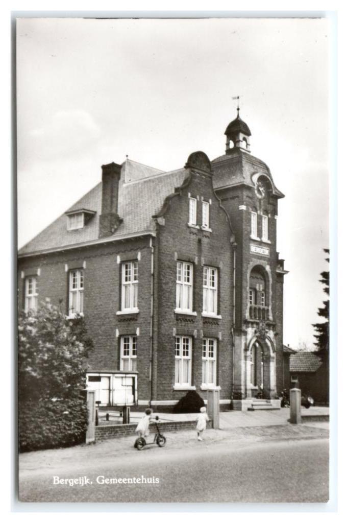 Bergeijk, Gemeentehuis, Verzamelen, Ansichtkaarten | Nederland, Ongelopen, Noord-Brabant, 1940 tot 1960, Verzenden