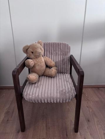 Refurbished jaren ‘70 kinderstoeltje beschikbaar voor biedingen