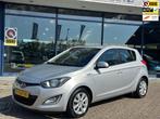 Hyundai I20 1.2i i-Deal 5Drs Airco LM-Velgen Bluetooth Isofi, Euro 5, Gebruikt, Zwart, 4 cilinders