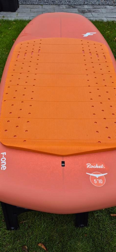 F-One Rocket Wing board 5’10 110L (V1 ASC) + boardbag!, Watersport en Boten, Wingsurfen, Zo goed als nieuw, Wingsurf-board, Ophalen of Verzenden