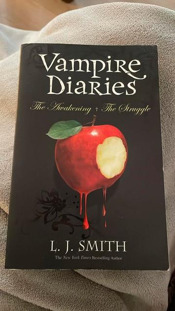Vampire diaries The awakening + The struggle beschikbaar voor biedingen