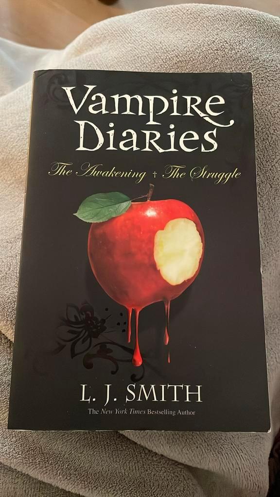 Vampire diaries The awakening + The struggle, Boeken, Fantasy, Zo goed als nieuw, Verzenden