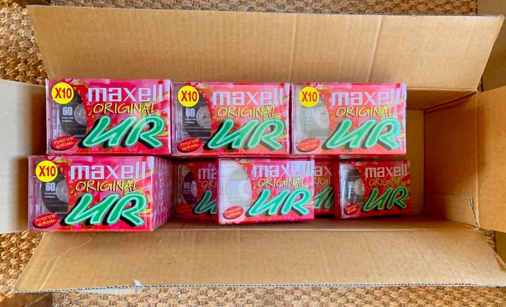 Doos 60x Maxell UR60 cassettebandjes NIEUW OVP type I UR 60, Ophalen of Verzenden, Nieuw in verpakking, Maxell Europe Limited. Botanica Ditton Park, Riding Court Road,  Datchet, Slough,  Berkshire England SL3 9LL