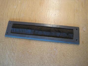 brievenbus tochtborstel beschikbaar voor biedingen