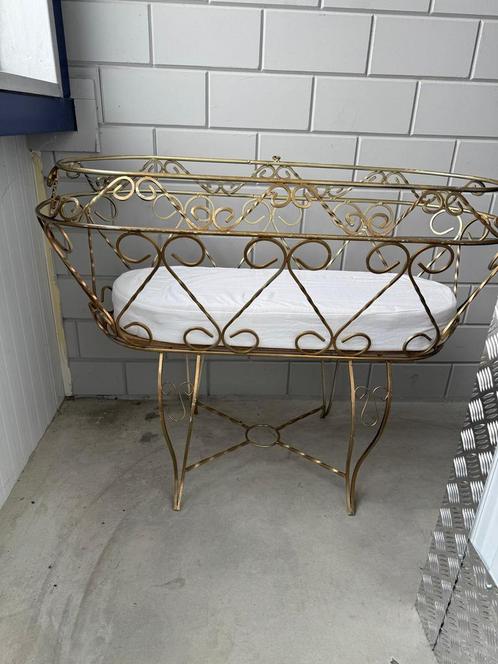 Unieke vintage wieg – echte eyecatcher!, Kinderen en Baby's, Babywiegjes en Ledikanten, Zo goed als nieuw, Wieg, Ophalen