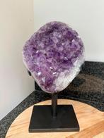 Amethist met Goethiet op metalen standaard - 12.4 KG, Verzamelen, Mineralen en Fossielen, Ophalen of Verzenden, Mineraal